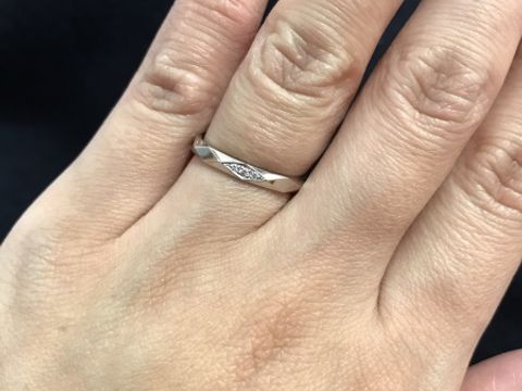 【AFFLUX(アフラックス)の口コミ】 ストレートで色々と比べていて、このデザインはカット面がとても珍しくて…