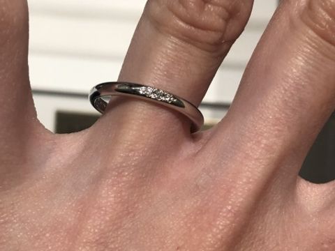 【アイプリモ(I-PRIMO)の口コミ】 アイプリモダイヤモンドの結婚指輪は、洗練されたデザインが特徴です。シ…