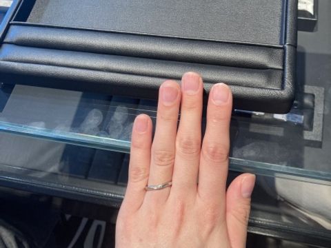 【エクセルコダイヤモンド(EXELCO DIAMOND)の口コミ】 普段ちょっとしたお出かけにもつけていけるように、真ん中のダイヤは大き…