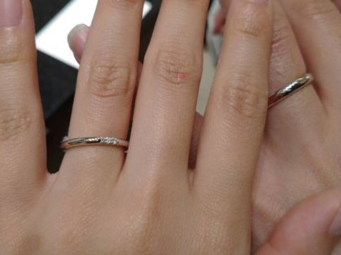 【ティファニー(Tiffany & Co.)の口コミ】 ティファニーの結婚指輪の中ではもっとも王道のデザインだと思います。形…