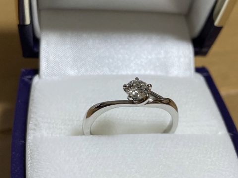【俄(にわか)の口コミ】 どこのブランドの指輪を購入にしょうかとても迷っていたのですが、その中…