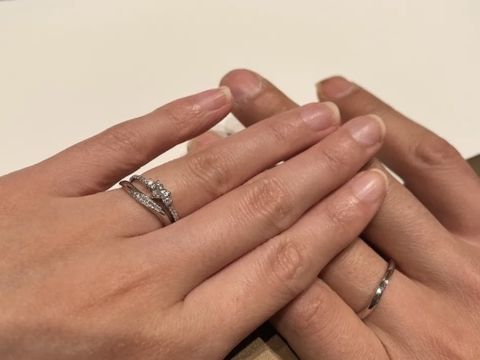 【ラザール ダイヤモンド(LAZARE DIAMOND)の口コミ】 わたしたちは手が小さめで、水かきが大きいので、S字かＶ字の指輪が良いか…