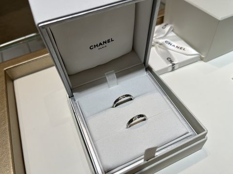 【シャネル(CHANEL)の口コミ】 一番の決め手はデザインです。ココクラッシュのキルティングデザインはシ…