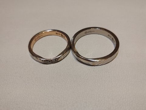 【杢目金屋(もくめがねや)の口コミ】 恋桜という木目調の金属が美しいリングです。プラチナやシルバー、ピンク…