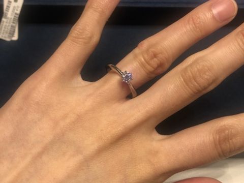 【4℃ BRIDAL(ヨンドシーブライダル)の口コミ】 
ダイヤモンドのカットや輝きにこだわりが感じられ、選ぶ楽しみが広がりま…