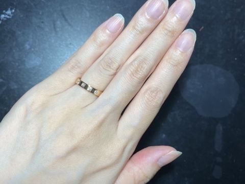 【ブルガリ(BVLGARI)の口コミ】 直線的なマシーンカットが特徴的で、ダイヤモンドもスクエア型のホールに…