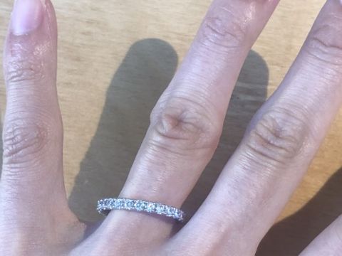 【ith(イズ)の口コミ】 thの結婚指輪は、洗練されたデザインが特徴で、シンプルかつエレガントな…