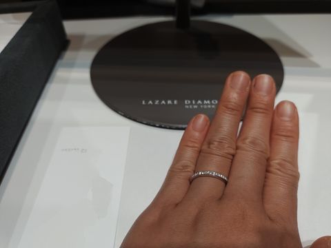 【ラザール ダイヤモンド(LAZARE DIAMOND)の口コミ】 
とにかく高級感がありました。あとは、値段がその割りにおさえられている…