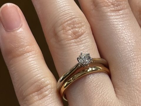 【銀座ダイヤモンドシライシの口コミ】 婚約指輪はダイヤモンドが大きくゴージャスなイメージのものが多く、特別…