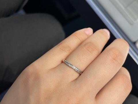 【銀座ダイヤモンドシライシの口コミ】 周りから見た時に目立つのは好きではないので、シンプルなものにするつも…