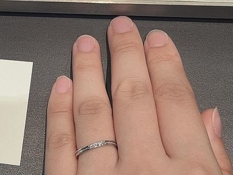 【アイプリモ(I-PRIMO)の口コミ】 ラインでダイヤが入っています。近くで見るとキラキラして派手なように見…