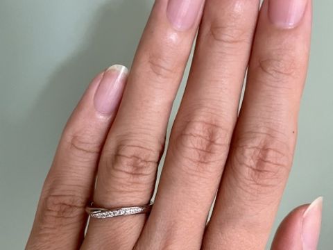 【銀座ダイヤモンドシライシの口コミ】 たくさんつけて悩んだ結果、シンプルすぎず派手すぎないデザインが気に入…