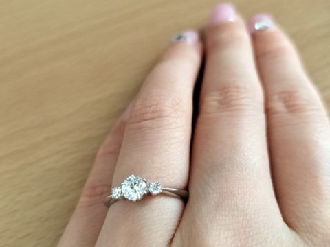 【MIKIMOTO(ミキモト)の口コミ】 シンプルな1粒の立て爪ダイヤで探していましたが、高さがあるとダイヤが大…