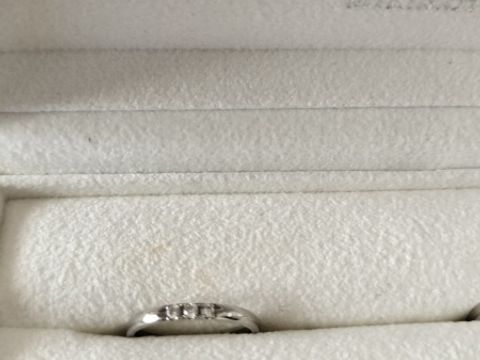 【MIKIMOTO(ミキモト)の口コミ】 ダイヤ無しのシンプルなプラチナリングを検討していましたが、一目見てさ…