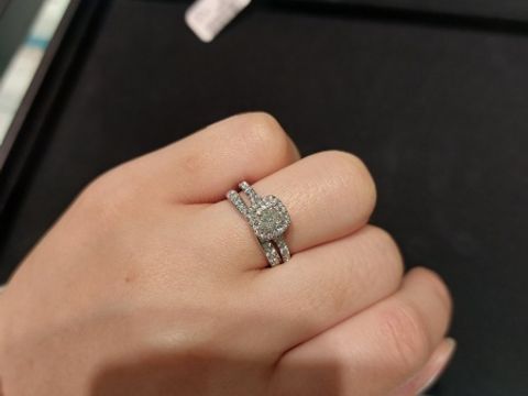 【ティファニー(Tiffany & Co.)の口コミ】 派手なものが好きなのでこちらの指輪は見た瞬間から気持ちが高まりました…