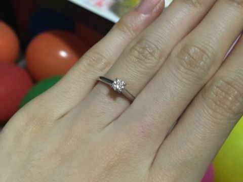 【カルティエ(Cartier)の口コミ】 シンプルで普段でも使用できるような婚約指輪を探していました。
また私の…