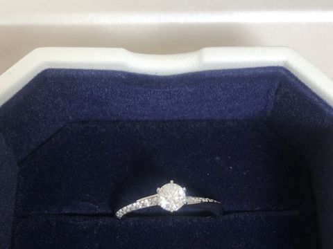 【4℃ BRIDAL(ヨンドシーブライダル)の口コミ】 デザイン、素材の強度、セットでつけた時の見映え全て気に入りました。ト…