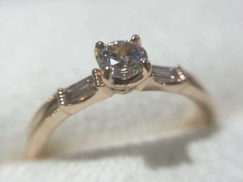 【LUCIE(ルシエ)の口コミ】 決め手はその場で希望のデザインを起こしてくださり、婚約指輪に意味を込…