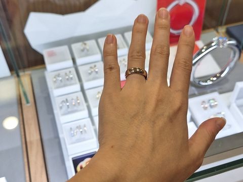 【NIESSING(ニーシング)の口コミ】 一見シンプルに見えるかもしれませんが、ボリューム感があるのでゴージャ…