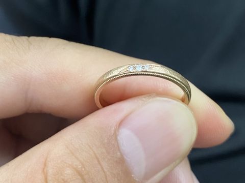 【ついぶ工房の口コミ】 表面は平打石目タイプでマットな感じに仕上げ、ミルグレイン加工を施し、…