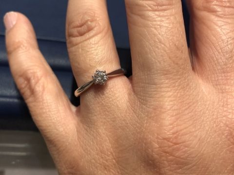 【銀座ダイヤモンドシライシの口コミ】 ダイヤモンドのサイズと品質に対する価格に納得できたので。
相場通りの価…