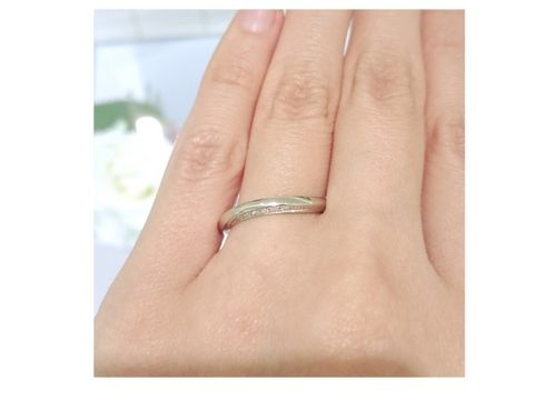 【4℃ BRIDAL(ヨンドシーブライダル)の口コミ】 本店だったからか、迷ってしまうくらいデザインの種類が豊富でした。
定番…