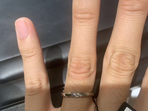 【ラザール ダイヤモンド(LAZARE DIAMOND)の口コミ】 派手すぎずシンプルすぎず、とても馴染みやすいデザインなのが気に入りま…