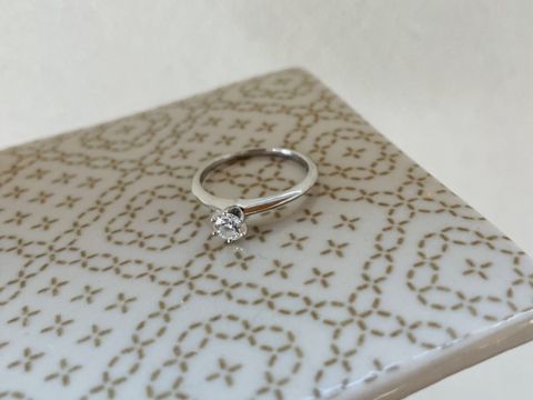 【ティファニー(Tiffany & Co.)の口コミ】 ティファニーの定番の形であり、シンプルで飽きのこないデザインが気に入…