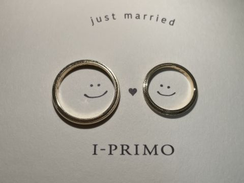 【アイプリモ(I-PRIMO)の口コミ】 ミル打ちのデザインが可愛いです。
女性の指輪はハーフエタニティのタイプ…