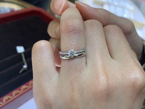 【カルティエ(Cartier)の口コミ】 男女ともに全く同じデザインの結婚指輪を選ぶことができます。なかなか全…