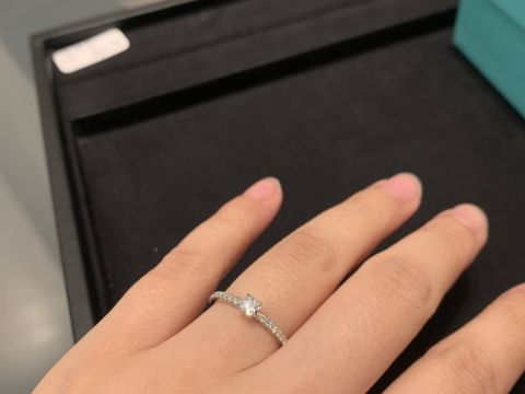 【ティファニー(Tiffany & Co.)の口コミ】 ティファニートゥルーエンゲージメントリング（トゥルーカット）です。パ…
