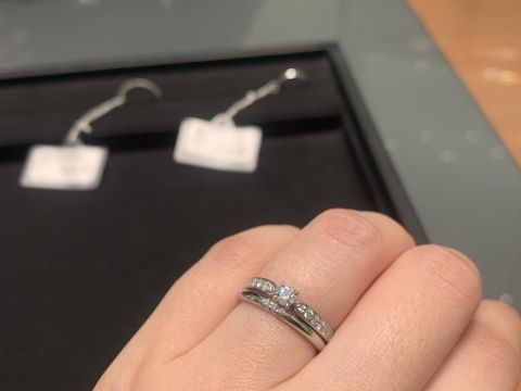 【ティファニー(Tiffany & Co.)の口コミ】 ウェディング バンドリング（プラチナ ダイヤモンド3石 幅2mm）です。ダイ…