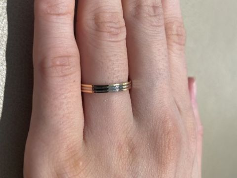 【カルティエ(Cartier)の口コミ】 三連のデザインがとてもかわいく、ショーケースで見た時にぜひ試着してみ…