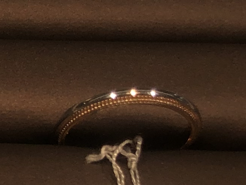 【アイプリモ(I-PRIMO)の口コミ】 プラチナ＆ピンクゴールドとミルグレインが綺麗な指輪でした。ピンクゴー…