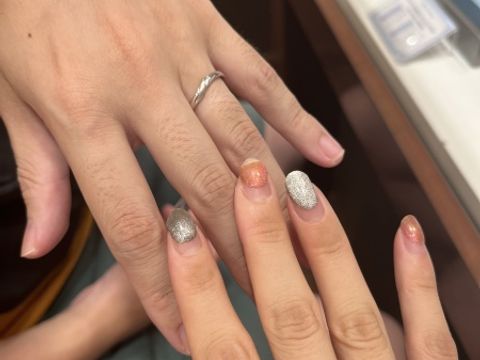 【ミルフローラ(Milluflora)の口コミ】 結婚指輪は、生涯ずっと付けているものなので、手に馴染む、飽きのこない…