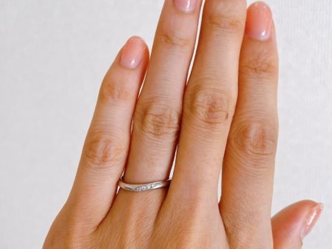 【ケイウノ ブライダル(K.UNO BRIDAL)の口コミ】 デザイナーさんから提案していただいた指輪の内側の刻印のデザインがとて…