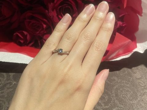 【ラザール ダイヤモンド(LAZARE DIAMOND)の口コミ】 ダイヤが1粒のみのものを探していました。私の選んだベイブリーズはシンプ…