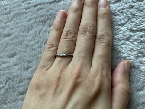 【ケイウノ ブライダル(K.UNO BRIDAL)の口コミ】 ウェーブやVラインのものが希望だったのと、ダイヤもあまり目立ちすぎず、…