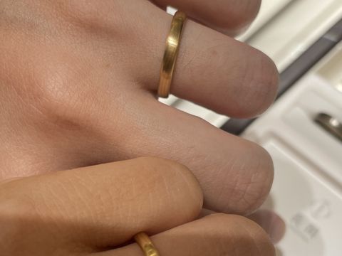 【俄(にわか)の口コミ】 旦那が一番シンプルの指輪でいいといったので、こちらに気に入りました。…