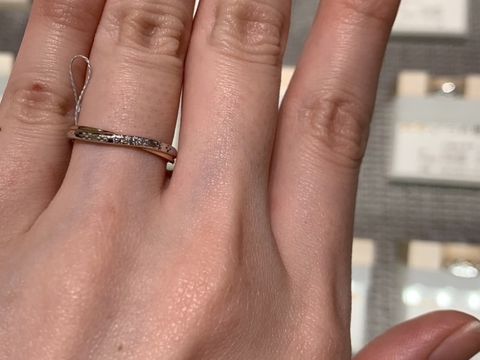 【琉球の口コミ】 細身で流れるようなデザインがとても印象的だった。指が長く細く見えるの…