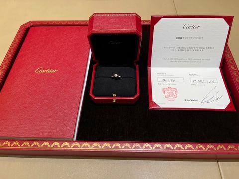 【カルティエ(Cartier)の口コミ】 まず、カルティエというネームバリューです。キラキラしている婚約指輪が…