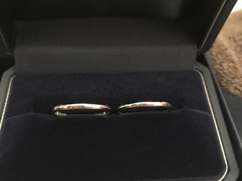 【銀座ダイヤモンドシライシの口コミ】 デザインはシンプルな物で決めており、つけてみたところとても気に入りま…