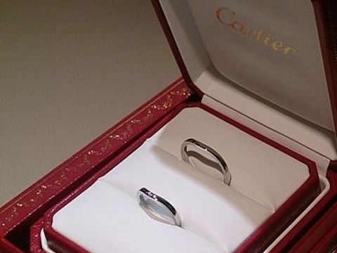 【カルティエ(Cartier)の口コミ】 婚約指輪をカルティエのバレリーナにしました。
そのため、婚約指輪と重ね…