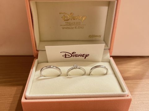 【ケイウノ ブライダル(K.UNO BRIDAL)の口コミ】 ドナルドダックが大好きな為、婚約指輪および結婚指輪は
ドナルドデザイン…