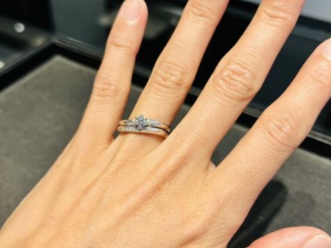 【エクセルコダイヤモンド(EXELCO DIAMOND)の口コミ】 ウェーブデザインでいくつか出してもらった中で、このクレアドルーンフィ…