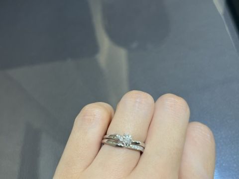 【俄(にわか)の口コミ】 セットにした時のピタッとハマる感じが可愛いです。
１つ１つの指輪に名前…