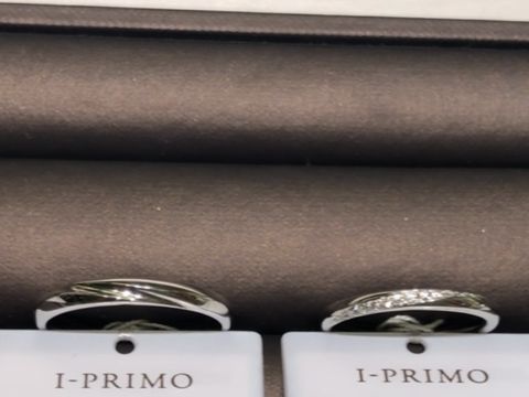 【アイプリモ(I-PRIMO)の口コミ】 自分に合う指輪の形がストレートだったのですが、石は一粒よりも多く、そ…