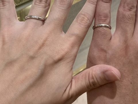 【AHKAH(アーカー)の口コミ】 シンプルで3石のダイアモンドが一列に並んでいるデザインの指輪を探してい…