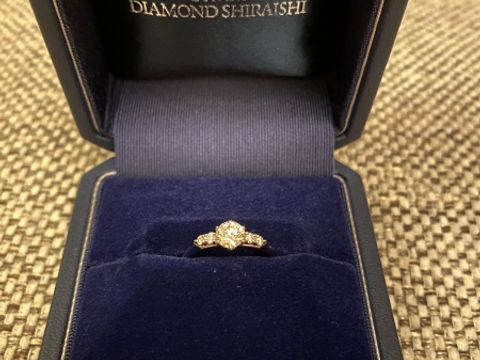 【銀座ダイヤモンドシライシの口コミ】 デザインが可愛かった。真ん中のダイヤが際立っていた。真ん中のダイヤの…