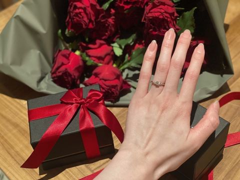 【ラザール ダイヤモンド(LAZARE DIAMOND)の口コミ】 ラザールダイヤモンドさんの総合的な魅力で決めたのですが、婚約指輪は特…